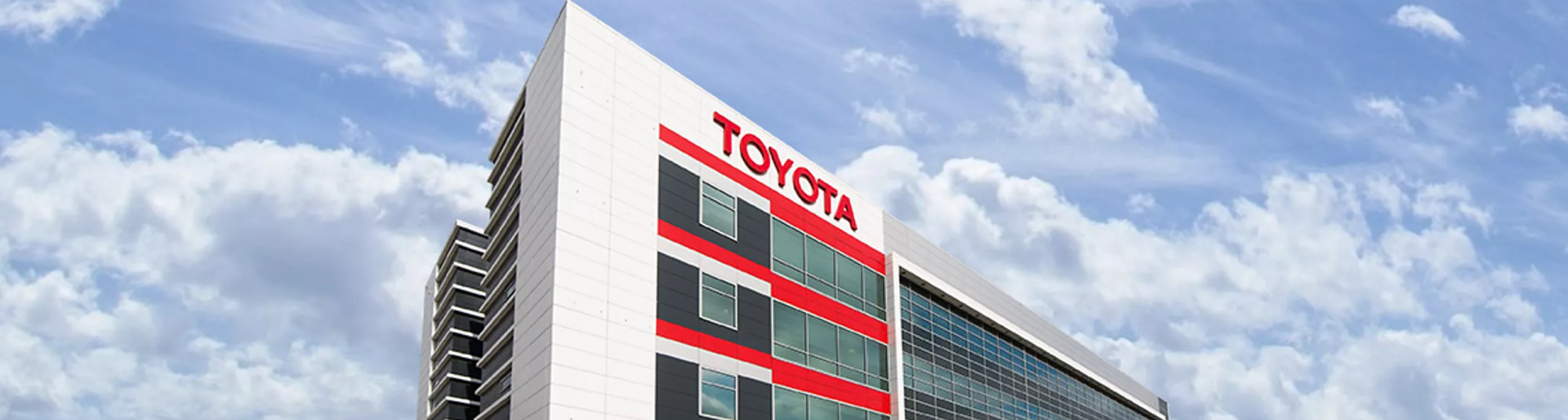 Изображение на странице TOYOTA ПОДВЕЛА ИТОГИ ПРОДАЖ В РОССИИ ЗА 2021 ГОД Бизнес Кар